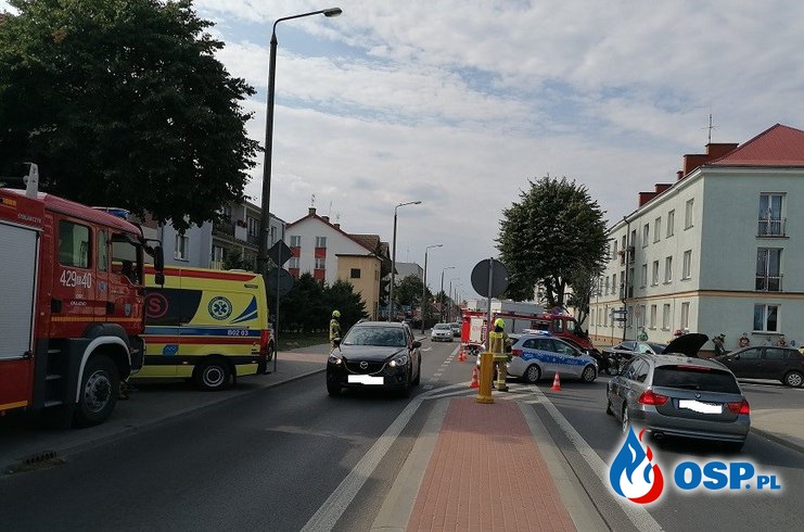 Wypadek drogowy z udziałem 3 samochodów osobowych OSP Ochotnicza Straż Pożarna