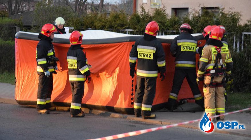 17-latek rzucał dachówkami w strażaków, trafił do szpitala OSP Ochotnicza Straż Pożarna