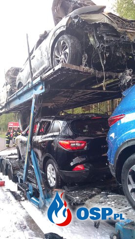Pożar lawety z nowymi samochodami w Stefanowie. OSP Ochotnicza Straż Pożarna