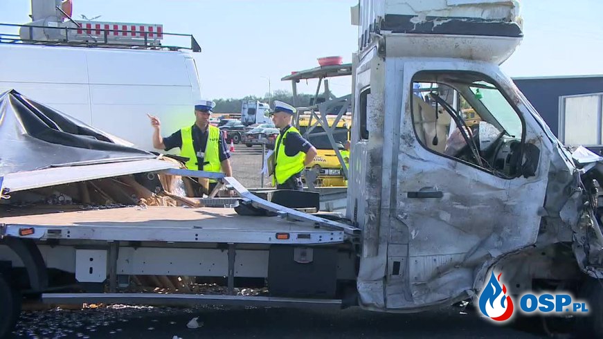 Auto wjechało w drogowców, dwie osoby zginęły. Tragiczny wypadek na S11. OSP Ochotnicza Straż Pożarna