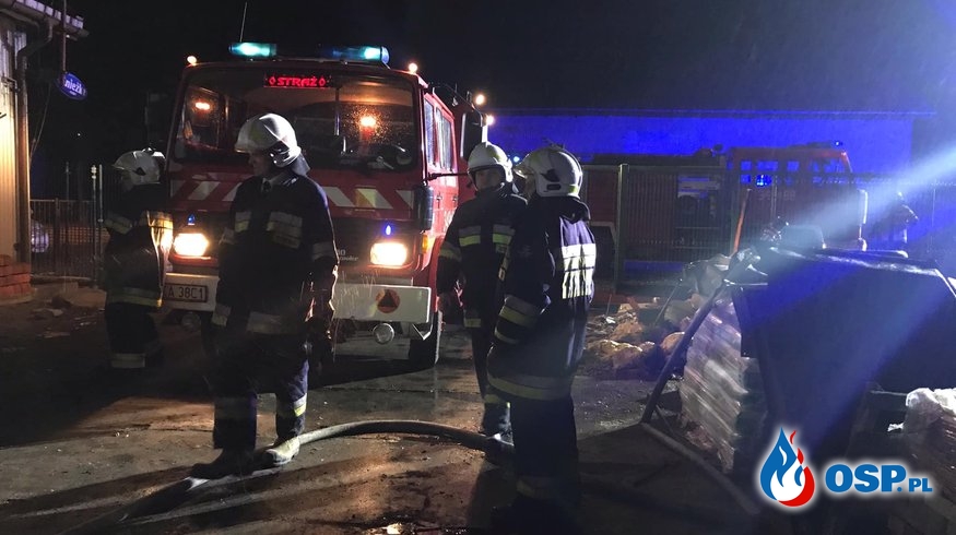 Pożar sklepu w Stawiszynie. W akcji 7 zastępów strażaków. OSP Ochotnicza Straż Pożarna