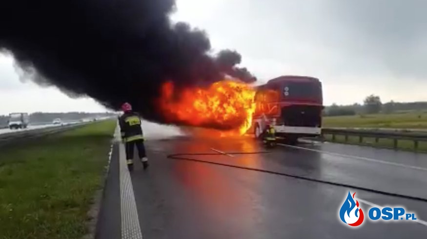 Autobus doszczętnie spłonął na autostradzie A4 OSP Ochotnicza Straż Pożarna