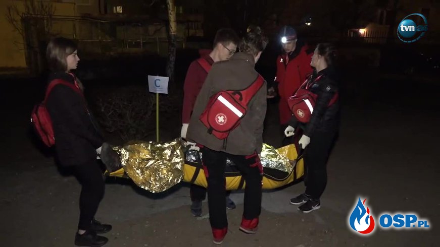Nocne manewry ratownicze dla licealistów w Gdyni. OSP Ochotnicza Straż Pożarna