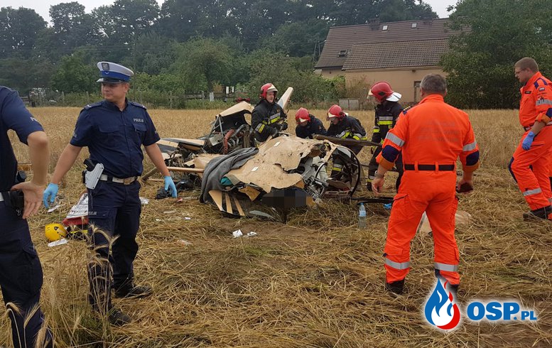 Śmigłowiec Robinson 44 przed i po wypadku w Domecku pod Opolem OSP Ochotnicza Straż Pożarna