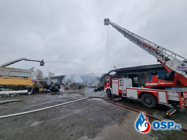 Pożar magazynu opon w Świętochłowicach. Jedna osoba została ranna OSP Ochotnicza Straż Pożarna