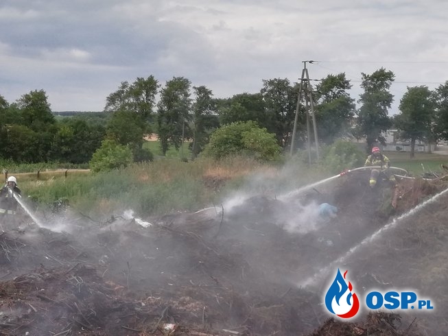 Pożar sterty pozostałości roślinnych Głubczycach OSP Ochotnicza Straż Pożarna