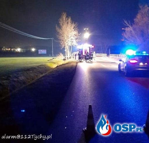 Audi zapaliło się po zderzeniu z drzewem. Zginął młody mężczyzna, drugi walczy o życie. OSP Ochotnicza Straż Pożarna