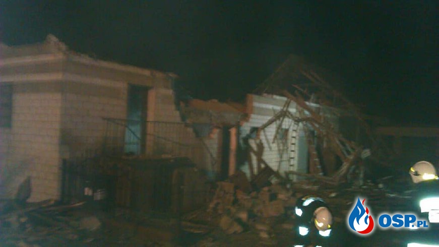 Zerwany dach na budynku gospodarczym OSP Ochotnicza Straż Pożarna