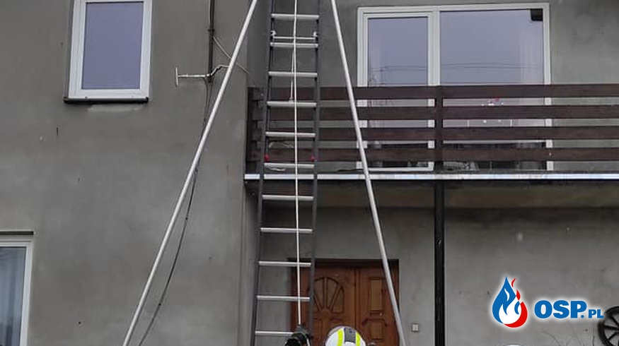 Orkan Nadia przyczyną naderwania dachu domu jednorodzinnego OSP Ochotnicza Straż Pożarna