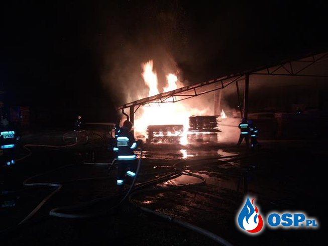 Pożar zakładu stolarskiego. OSP Ochotnicza Straż Pożarna