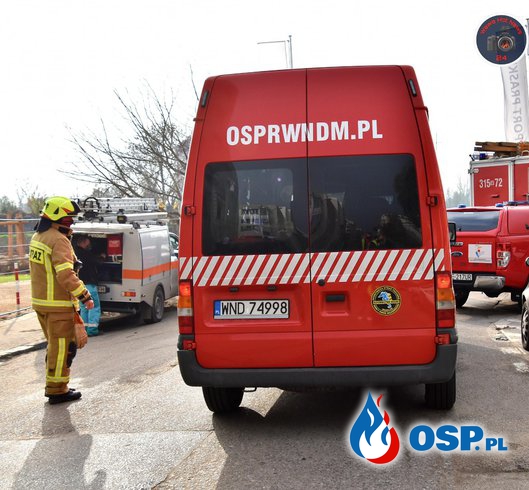 Katastrofa budowlana w Warszawie. Strażacy przeszukują gruzy zabytkowej kamienicy. OSP Ochotnicza Straż Pożarna