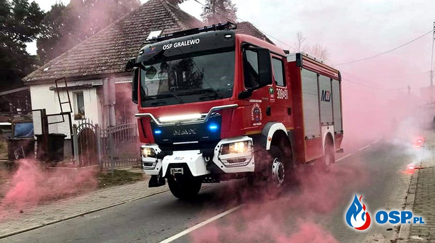 Nowy wóz bojowy w remizie OSP Gralewo. Zastąpi 47-letniego MAN-a. OSP Ochotnicza Straż Pożarna
