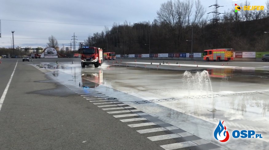 Polscy strażacy ćwiczyli bezpieczną jazdę na torze w Czechach OSP Ochotnicza Straż Pożarna