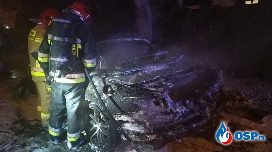 Pożar maserati w Lublinie. Samochód doszczętnie spłonął. OSP Ochotnicza Straż Pożarna