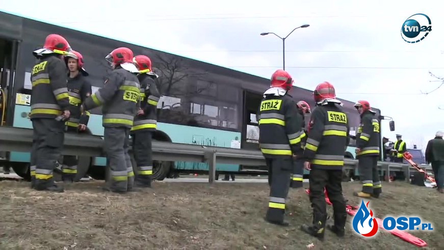 9 osób rannych po tym, jak ciężarówka z piachem wjechała w autobus! OSP Ochotnicza Straż Pożarna