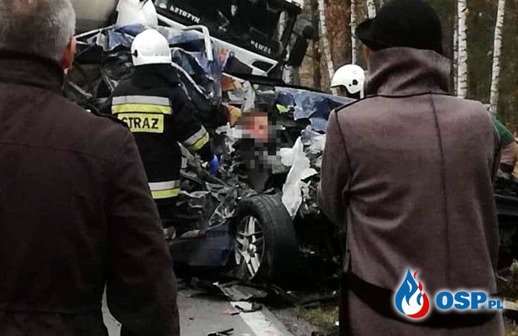 Tragiczny wypadek we Włochówce. Jedna osoba zginęła, dwie są ranne. OSP Ochotnicza Straż Pożarna