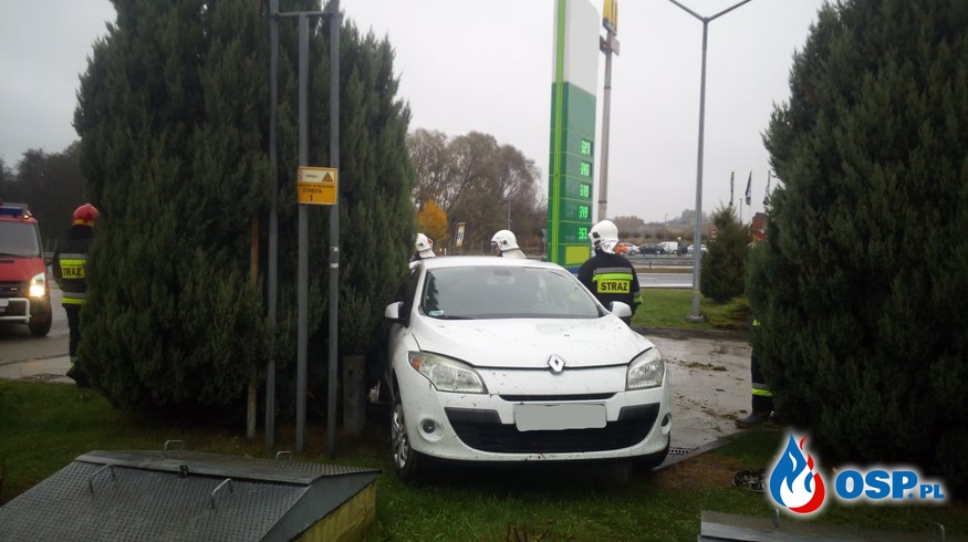 Kolizja samochodu osobowego na stacji paliw - 28 października 2018r. OSP Ochotnicza Straż Pożarna