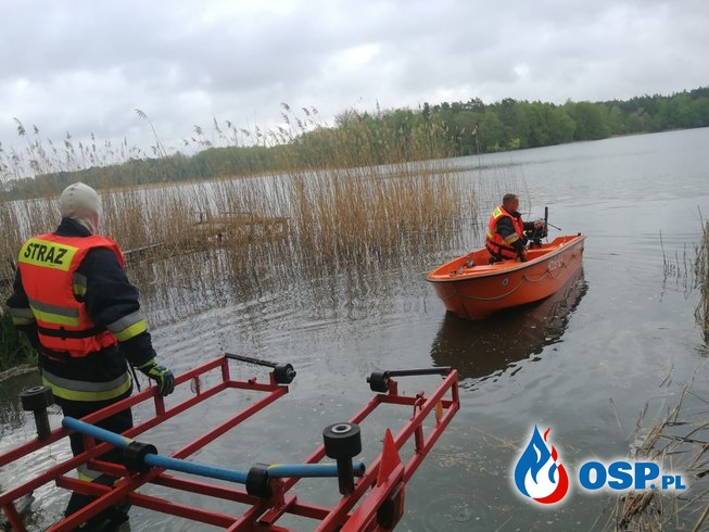 Dryfująca łódź na Morzycku OSP Ochotnicza Straż Pożarna