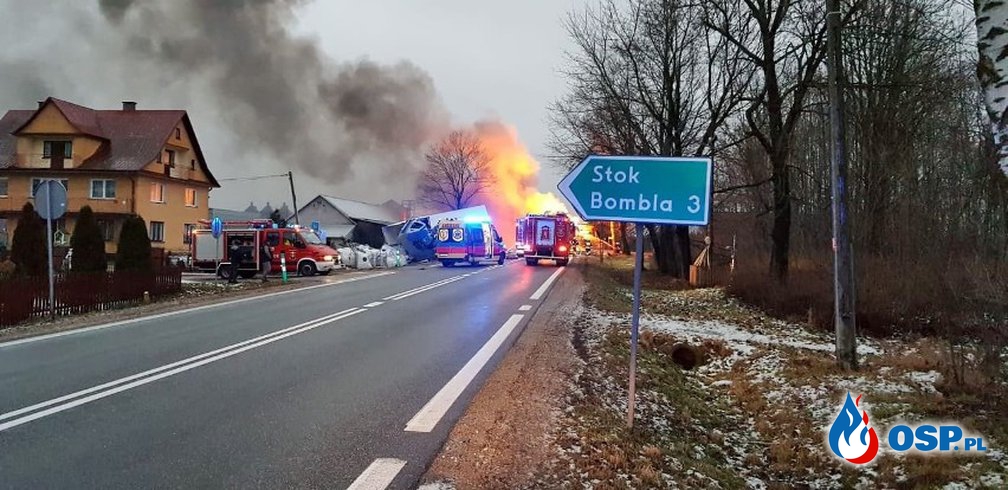 Ciężarówka zapaliła się po zderzeniu. Tragiczny wypadek na Podlasiu. OSP Ochotnicza Straż Pożarna
