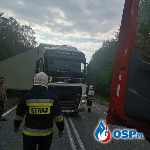 Gmina Biały Bór DK 25 Ciężarówka w Rowie OSP Ochotnicza Straż Pożarna