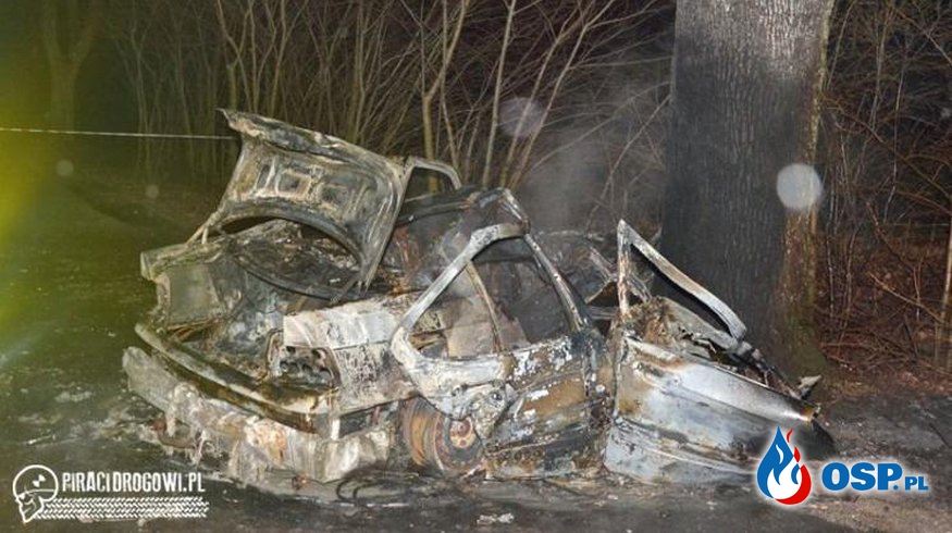 BMW uderzyło w drzewo. Kierowca spłonął. OSP Ochotnicza Straż Pożarna