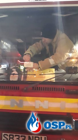Ze Szkocji na Ukrainę. Strażacki konwój charytatywny przejeżdża przez Polskę. OSP Ochotnicza Straż Pożarna
