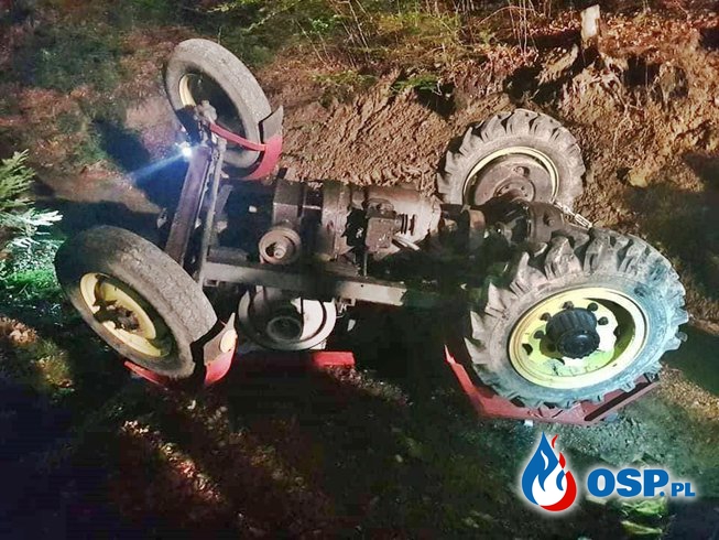 Traktor przygniótł dwie osoby. Zginął 17-latek oraz 60-letni mężczyzna. OSP Ochotnicza Straż Pożarna