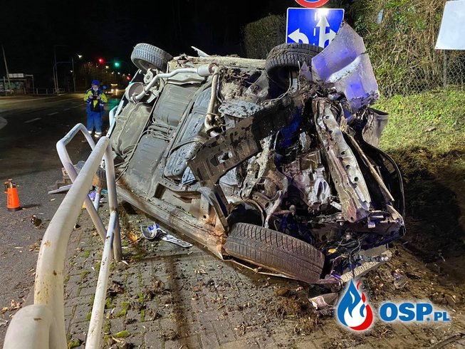Druh OSP Bielsko-Biała Kamienica zginął w wypadku. Auto uderzyło w słup i dachowało. OSP Ochotnicza Straż Pożarna