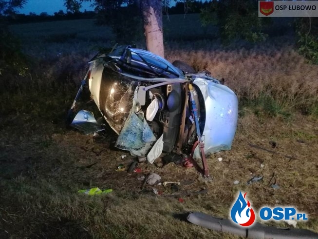 Pijany kierowca rozbił auto na drzewie. Zginęło dwóch nastolatków. OSP Ochotnicza Straż Pożarna