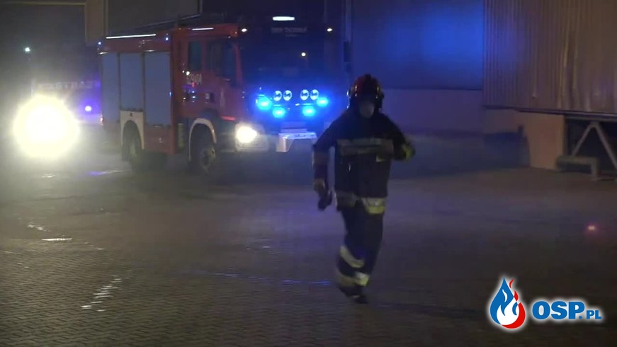 "Wybuchały opony i zbiorniki z paliwem". Groźny pożar złomowiska w Koszalinie. OSP Ochotnicza Straż Pożarna