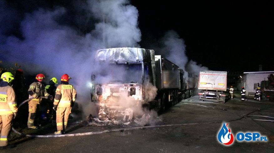 Pożar ciężarówek w Augustowie. W akcji 6 zastępów strażaków. OSP Ochotnicza Straż Pożarna