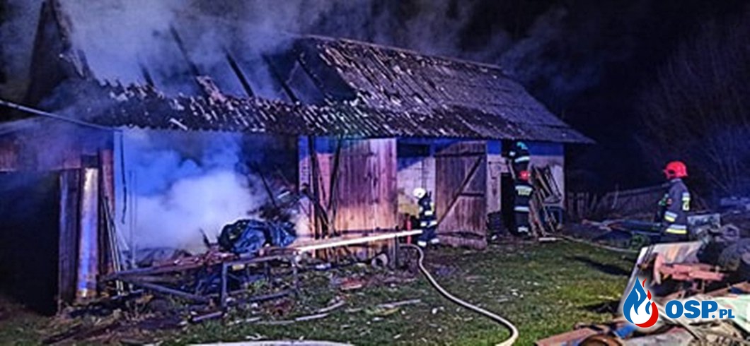 6 zastępów gasiło nocny pożar stodoły w Głogowie Małopolskim OSP Ochotnicza Straż Pożarna