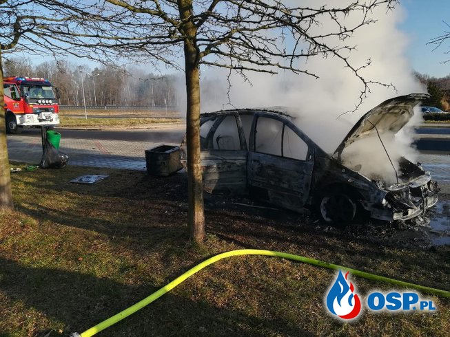 Pojazd zapalił się w trakcie jazdy, hamulce przestały działać. O krok od tragedii na A4. OSP Ochotnicza Straż Pożarna