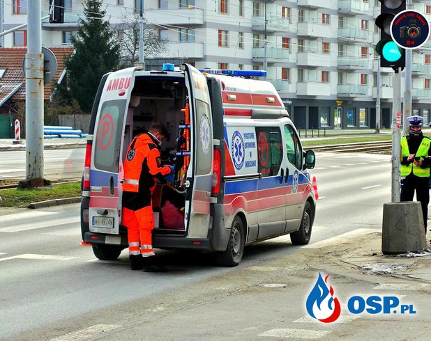 Wóz strażacki potrącił kobietę tuż pod bramą JRG. Zmarła w szpitalu. OSP Ochotnicza Straż Pożarna