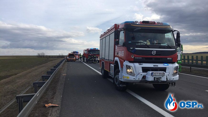 Ciężarówka staranowała samochód obsługi autostrady! OSP Ochotnicza Straż Pożarna