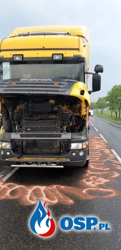 Wyciek oleju napędowego z samochodu ciężarowego OSP Ochotnicza Straż Pożarna