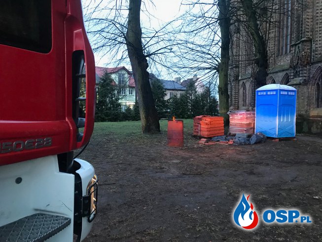 33/2019 Pożar śmieci przy kościele OSP Ochotnicza Straż Pożarna