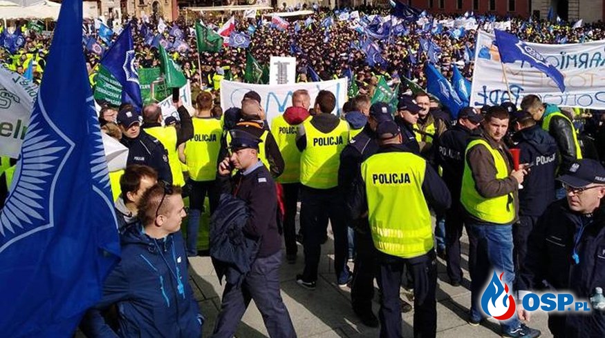  Największa od lat manifestacja służb mundurowych w Warszawie OSP Ochotnicza Straż Pożarna