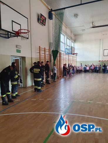 Próbna ewakuacja szkoły podstawowej OSP Ochotnicza Straż Pożarna