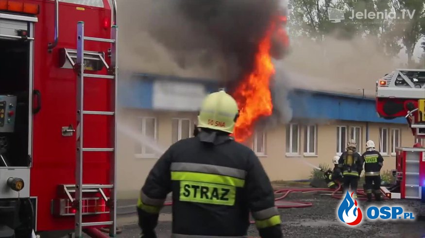 Ogromny pożar hurtowni w Cieplicach. W akcji kilkanaście zastępów OSP i PSP.  OSP Ochotnicza Straż Pożarna