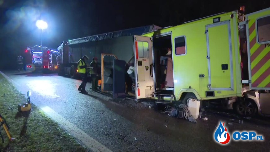 Ciężarówka, auto dostawcze i dwie osobówki zderzyły się na S1. Dwie osoby są ranne. OSP Ochotnicza Straż Pożarna