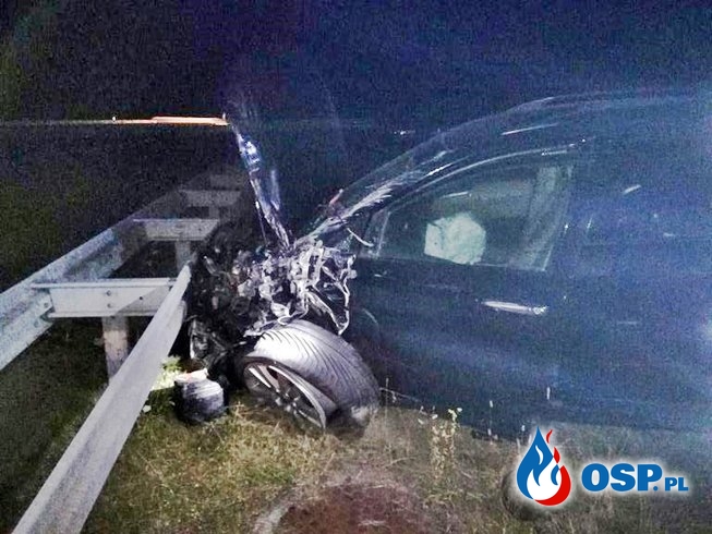 Pijany kierowca jechał autostradą pod prąd, zderzył się z busem. 6 osób rannych. OSP Ochotnicza Straż Pożarna