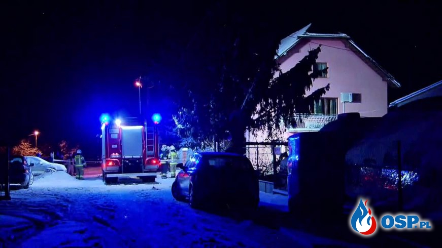 Rodzinna tragedia pod Pułtuskiem. Dwie osoby nie żyją po wybuchu pieca w domu jednorodzinnym. OSP Ochotnicza Straż Pożarna
