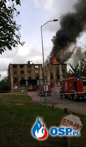 Pożar starego młyna w Łobzie. Pustostan płonął dwukrotnie. OSP Ochotnicza Straż Pożarna