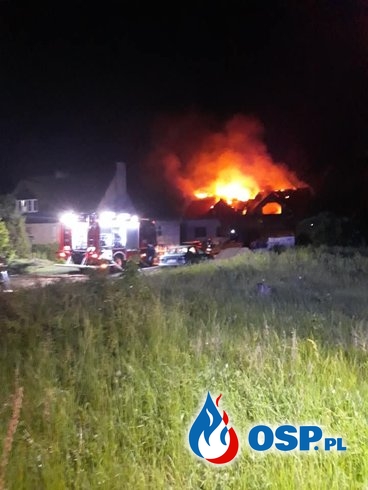 Nocny pożar domu w Reglu. Akcja trwała ponad 3 godziny. OSP Ochotnicza Straż Pożarna