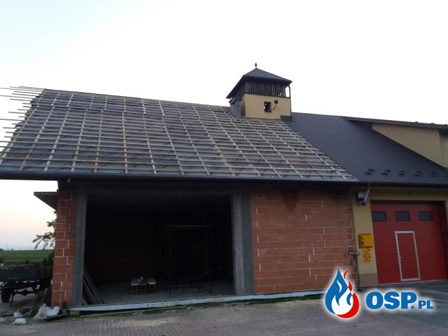 Druhowie ze Złotnik sami budują garaż przy remizie OSP Ochotnicza Straż Pożarna