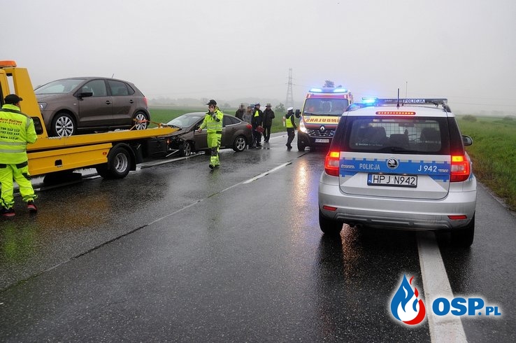Zderzenie nieoznakowanego radiowozu z innym samochodem w Opolu. OSP Ochotnicza Straż Pożarna