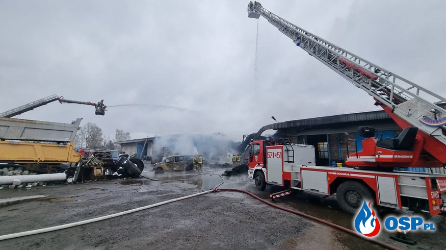 Pożar magazynu opon w Świętochłowicach. Jedna osoba została ranna OSP Ochotnicza Straż Pożarna