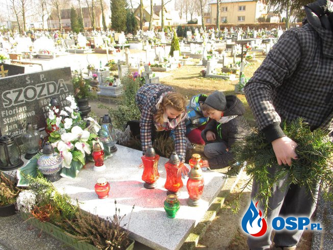 Dbamy o tradycje - wizyta MDP na cmentarzu. OSP Ochotnicza Straż Pożarna