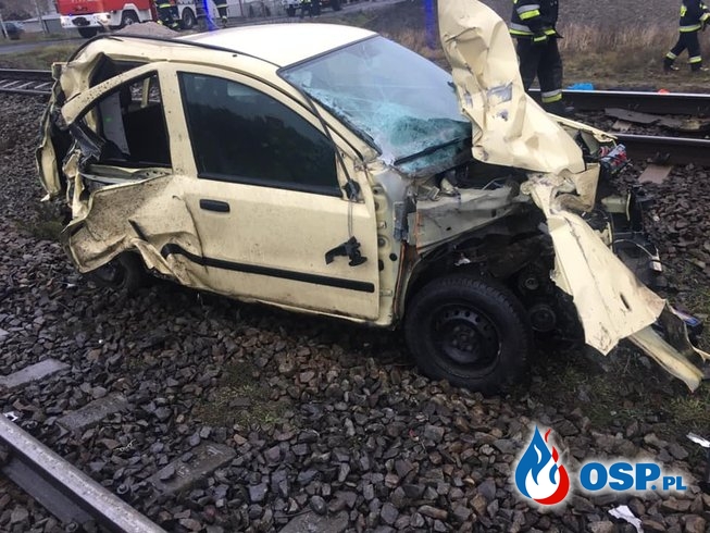 Pijana kobieta wjechała autem pod pociąg i uciekła z miejsca zdarzenia OSP Ochotnicza Straż Pożarna